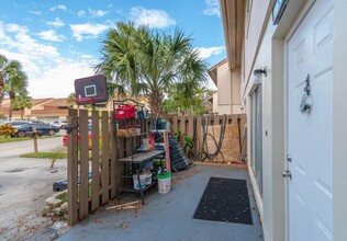 846 NW 81st Terrace in Plantation, FL - Building Photo - Building Photo