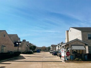 338 Wilcrest Dr in Houston, TX - Building Photo - Building Photo