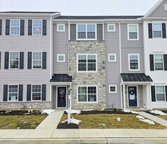 2457 Spring Water Cir in Lancaster, PA - Building Photo