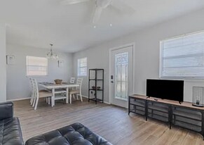 436 Palmetto St in Edgewater, FL - Building Photo