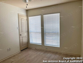 1020 Clarkston Dr in Seguin, TX - Building Photo - Building Photo