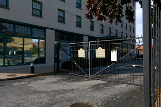 Drake Plaza Apartments in St. Louis, MO - Foto de edificio - Building Photo