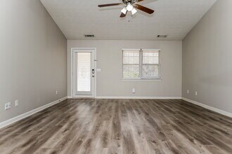 76 Mallie Ct in Hampton, GA - Building Photo - Building Photo