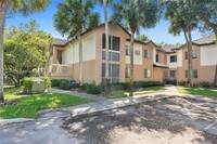 9755 Westview Dr in Coral Springs, FL - Foto de edificio - Building Photo