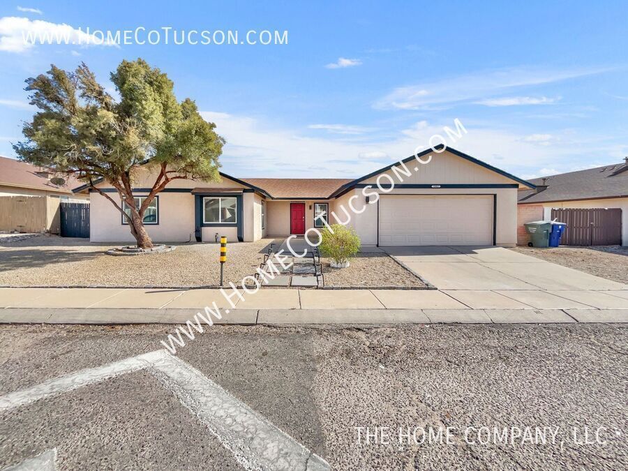 10002 E Stella Rd in Tucson, AZ - Building Photo