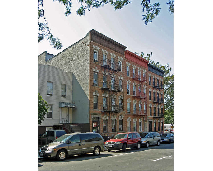 134 17th St in Brooklyn, NY - Building Photo