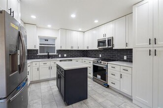 2205 Elmwood Blvd in Dallas, TX - Building Photo - Building Photo