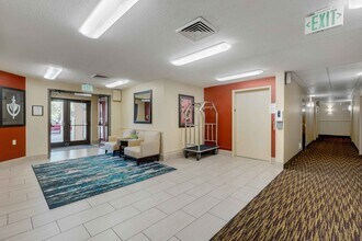 Furnished Studio-St. Louis - St. Peters in St. Peters, MO - Foto de edificio - Building Photo