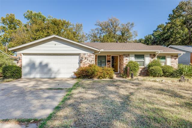 property at 2217 Hackberry Dr