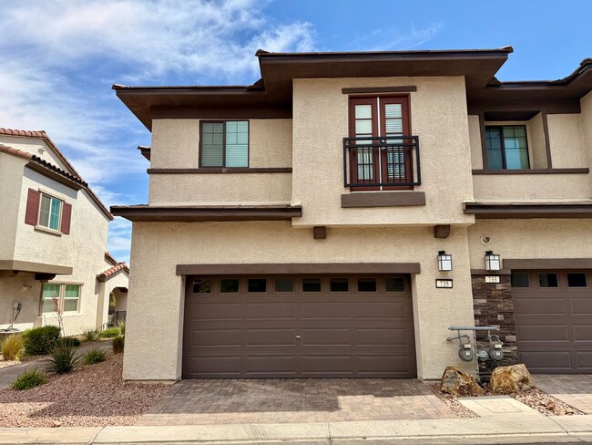 property at 735 Omaggio Pl