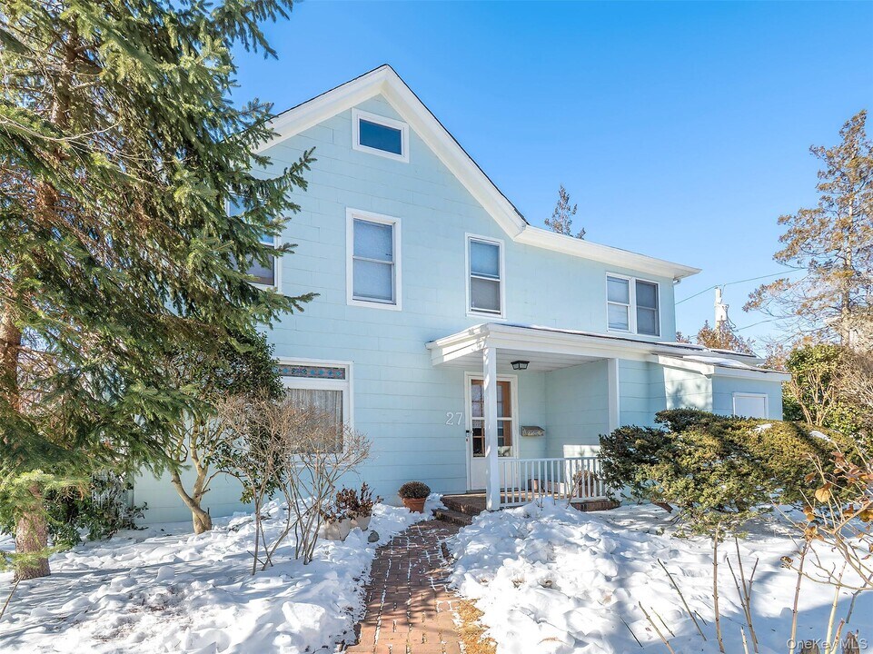 27 Summit Ave in Sea Cliff, NY - Building Photo