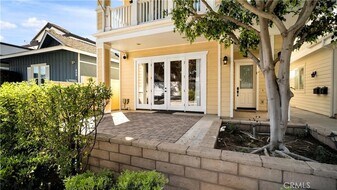 431 Iris Ave in Newport Beach, CA - Building Photo