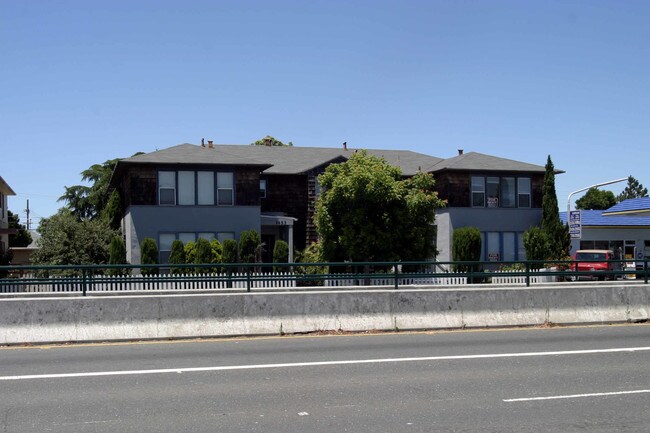 1453 E 3rd Ave in San Mateo, CA - Foto de edificio - Building Photo