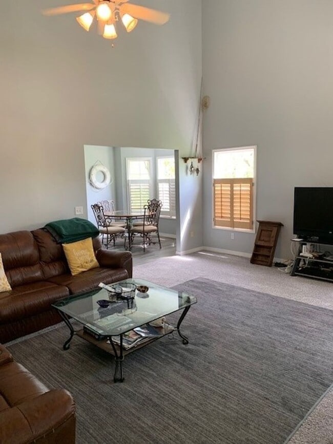 property at 4 Oak Shadow Dr