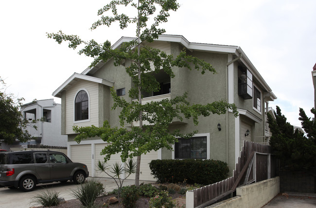 1453 Essex St in San Diego, CA - Foto de edificio - Building Photo