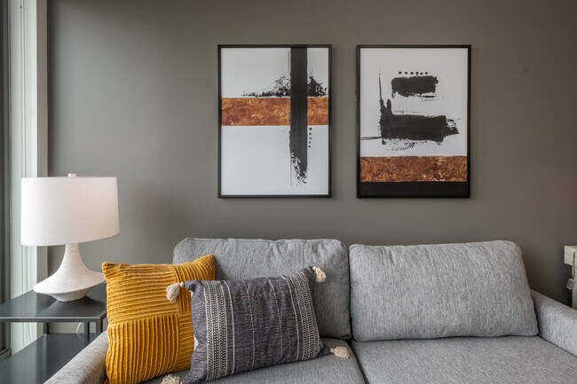 1035 W Van Buren St-Unit -1010 in Chicago, IL - Building Photo - Building Photo