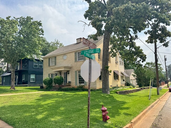 property at 209 W Phillips St