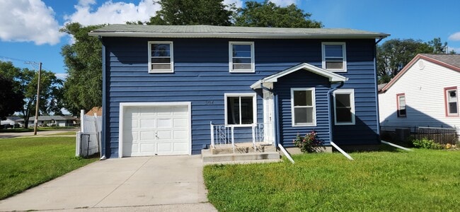 304 Wilshire Dr in Machesney Park, IL - Building Photo - Building Photo