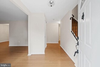 6361 Woodland Ridge Ct in Centreville, VA - Building Photo - Building Photo