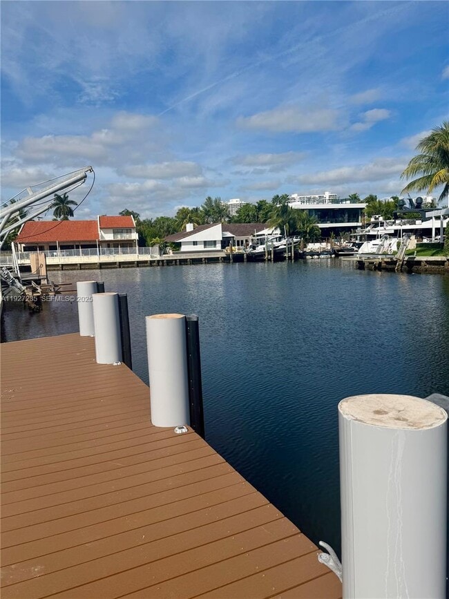 16453 NE 33rd Ave in North Miami Beach, FL - Building Photo - Building Photo