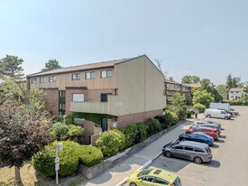 2035 S Millway in Mississauga, ON - Building Photo