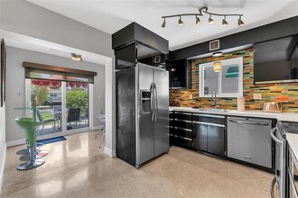 2225 NE 20th Ave in Wilton Manors, FL - Building Photo - Building Photo