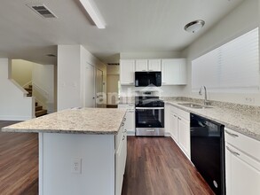 26880 Haileys Mnr in Kingwood, TX - Building Photo - Building Photo