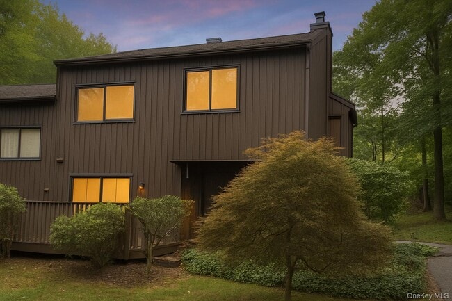 property at 4 Aspen Ct