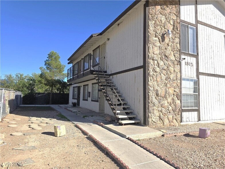 1812 Fulstone Way, Unit 2 in Las Vegas, NV - Building Photo