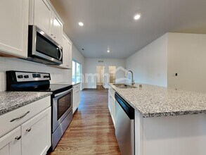 13918 106th Ave E in South Hill, WA - Foto de edificio - Building Photo