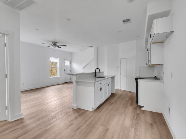 8625 Homewood Ln in Houston, TX - Foto de edificio - Building Photo