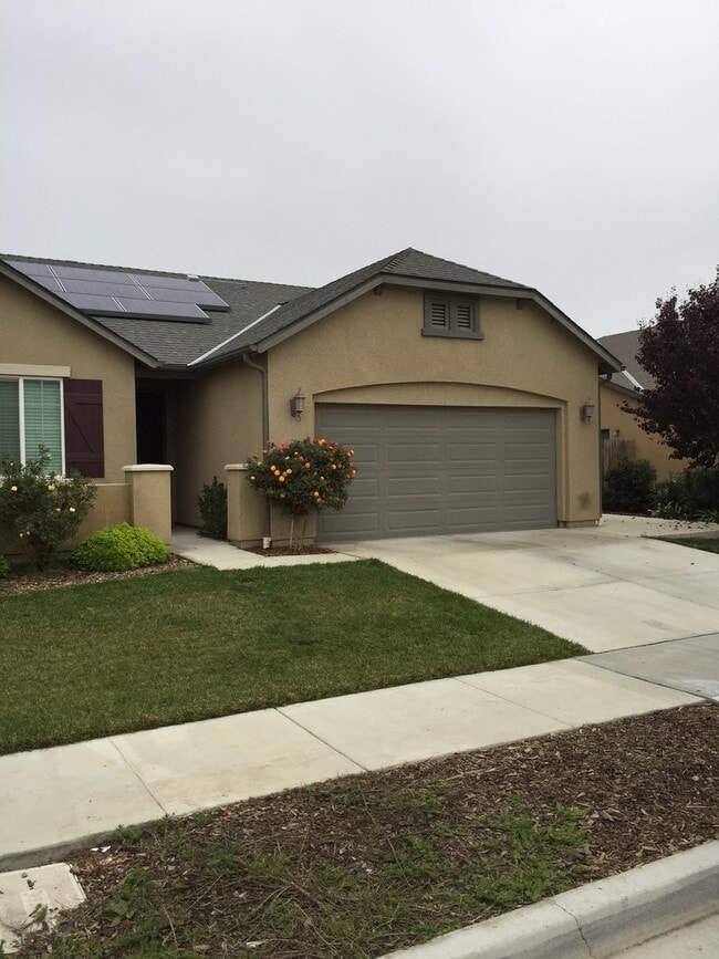 896 Legend Dr in Lemoore, CA - Building Photo - Building Photo