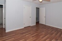 1302 Kienast Dr photo'