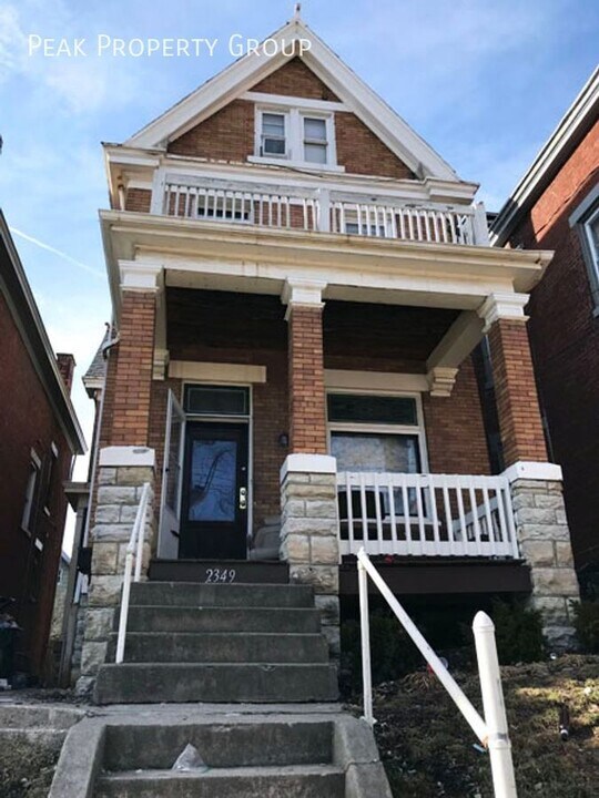 2349 Stratford Ave in Cincinnati, OH - Building Photo