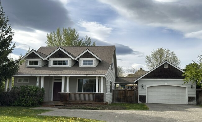property at 1003 Olive Ln