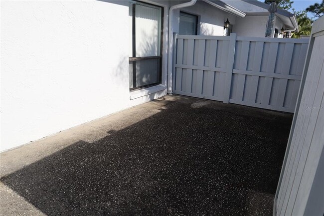 1389 Pine Ridge Cir E in Tarpon Springs, FL - Foto de edificio - Building Photo