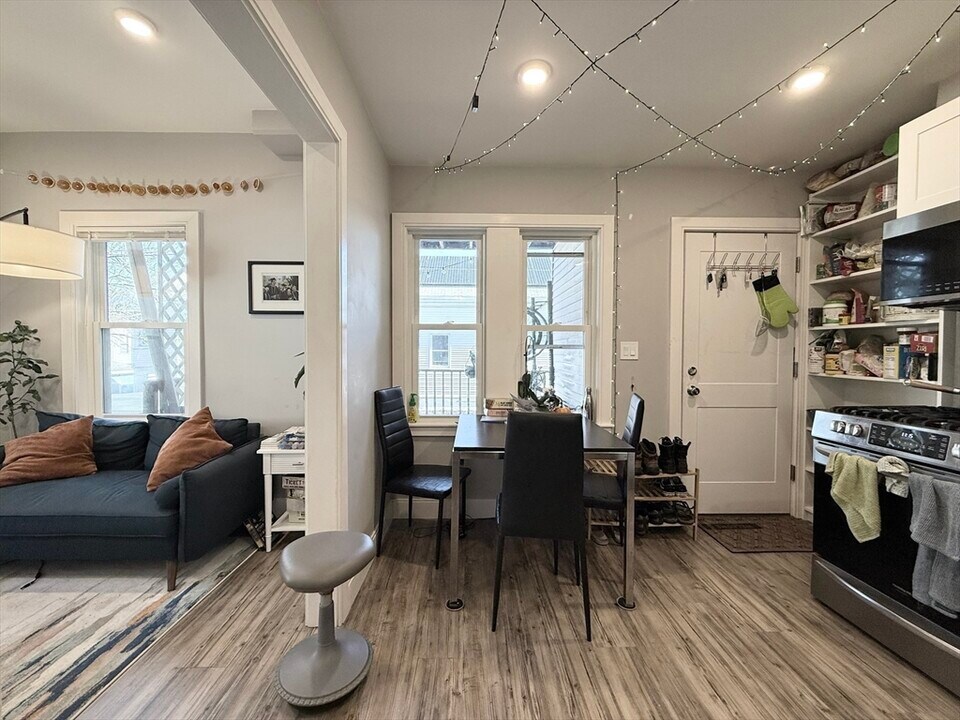 1 Beacon St in Somerville, MA - Building Photo