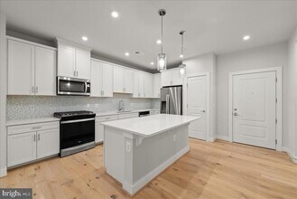 2320 Field Point Rd in Herndon, VA - Building Photo - Building Photo