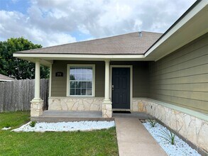 204 Laney St in Brenham, TX - Building Photo - Building Photo