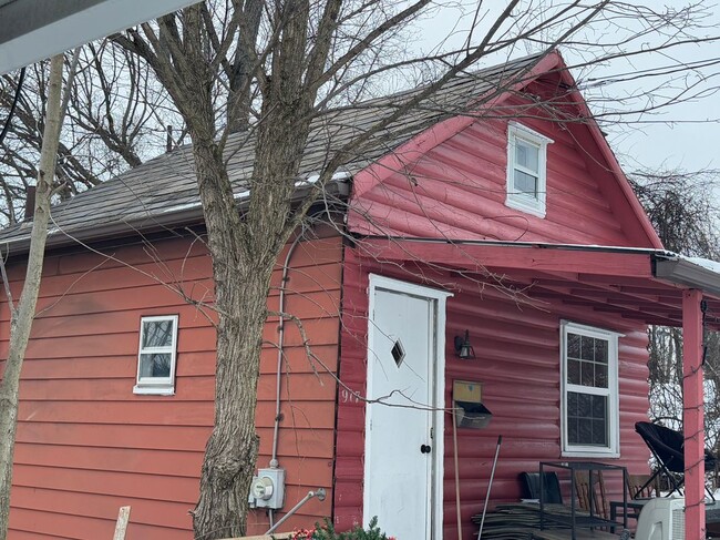 property at 917 Perry Hwy
