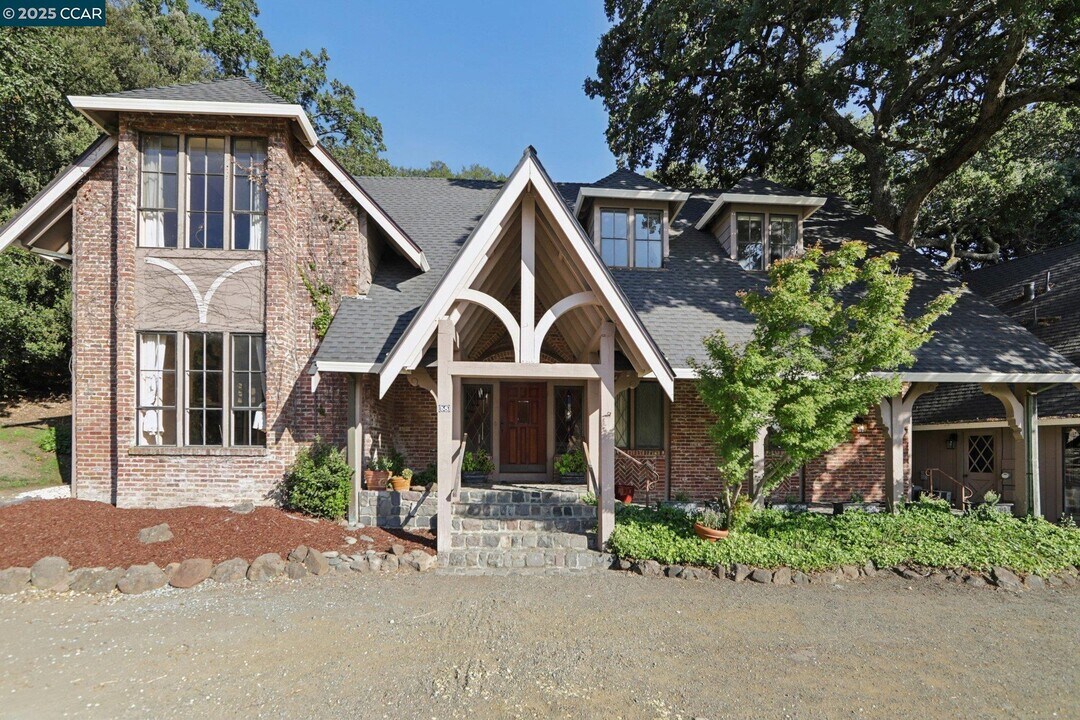 58 St Andrews Ln in Alamo, CA - Building Photo
