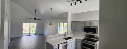 33 Pony Express Dr in Palm Coast, FL - Building Photo - Building Photo