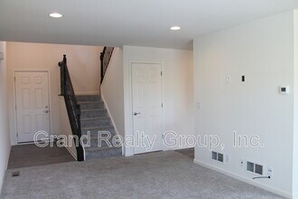 7106 Country Club Hills Dr in Fox Lake, IL - Building Photo - Building Photo