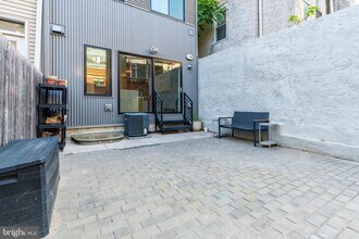 2058 E Susquehanna Ave in Philadelphia, PA - Building Photo - Building Photo