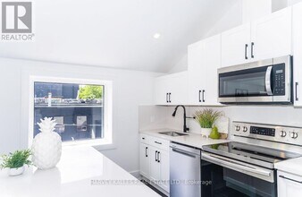 200 Munro St in Toronto, ON - Building Photo - Building Photo