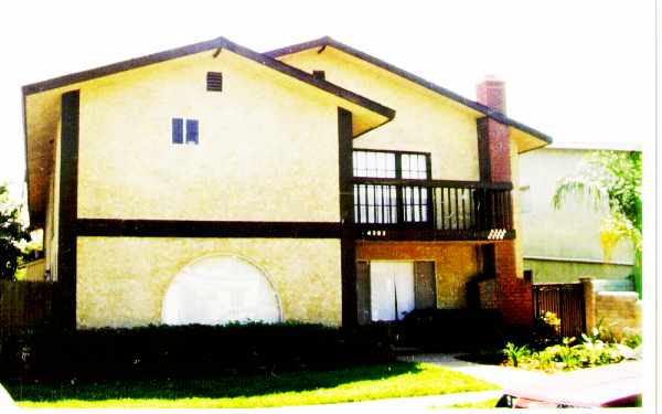 4392-4398 Green Ave in Los Alamitos, CA - Foto de edificio - Building Photo