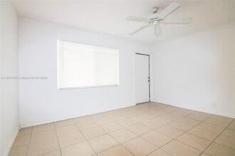 716 NE 8th St in Hallandale Beach, FL - Building Photo - Building Photo