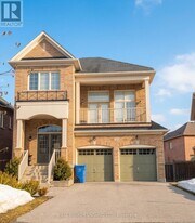 70 Juglans Crescent in Whitchurch-Stouffville, ON - Building Photo