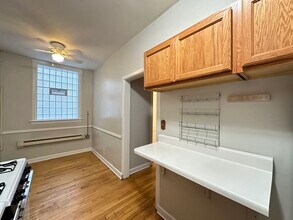 1024 W George St, Unit J00P in Chicago, IL - Foto de edificio - Building Photo