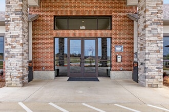 The Luxe at Las Colinas in Irving, TX - Foto de edificio - Building Photo